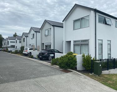 Multi-unit townhouse development