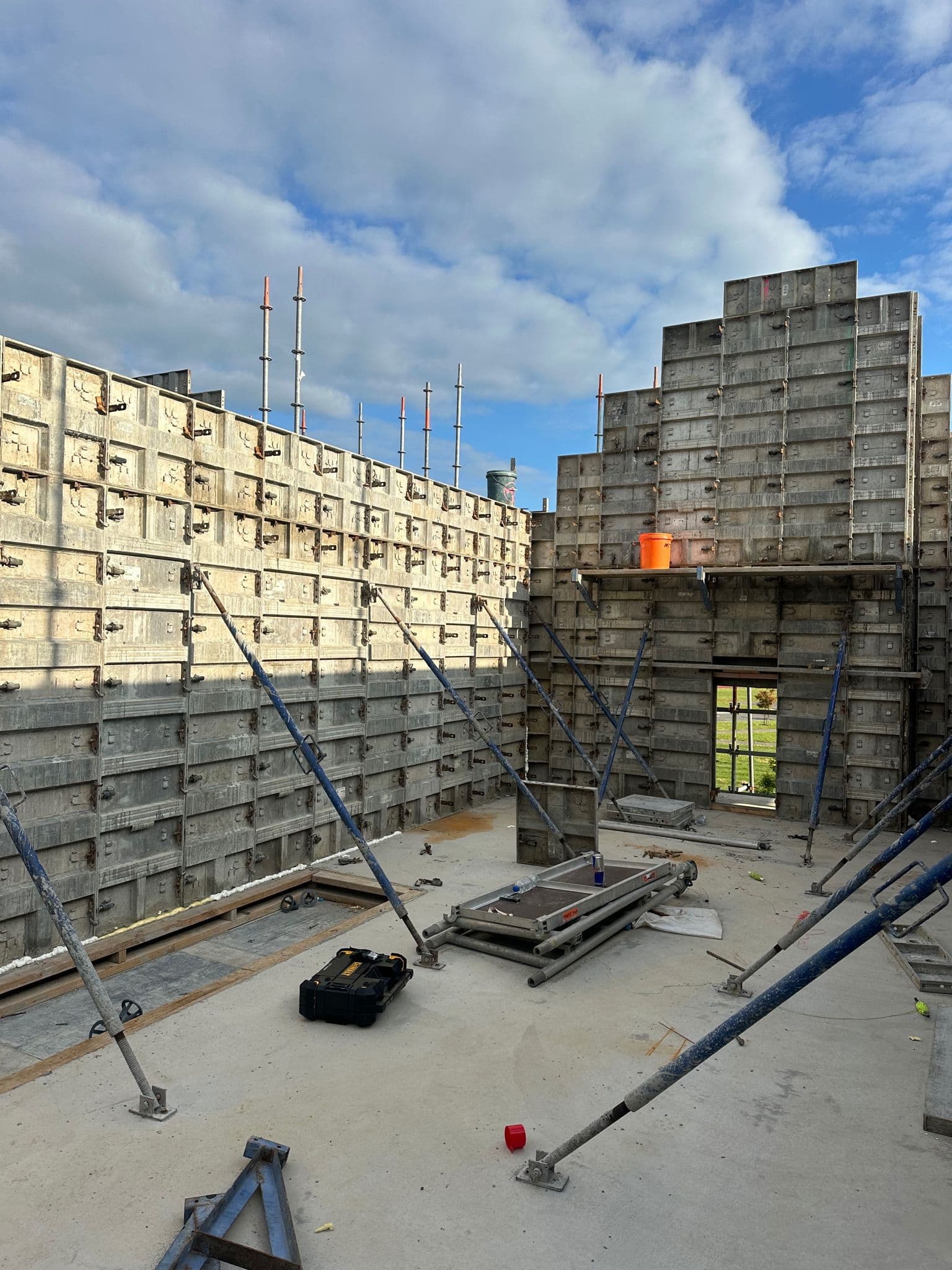 ThermaCast formwork walls with bracing